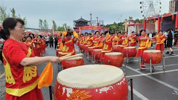 洛陽(yáng)市“慶豐收·促和美”農(nóng)民豐收節(jié)慶?；顒?dòng)在伊川舉